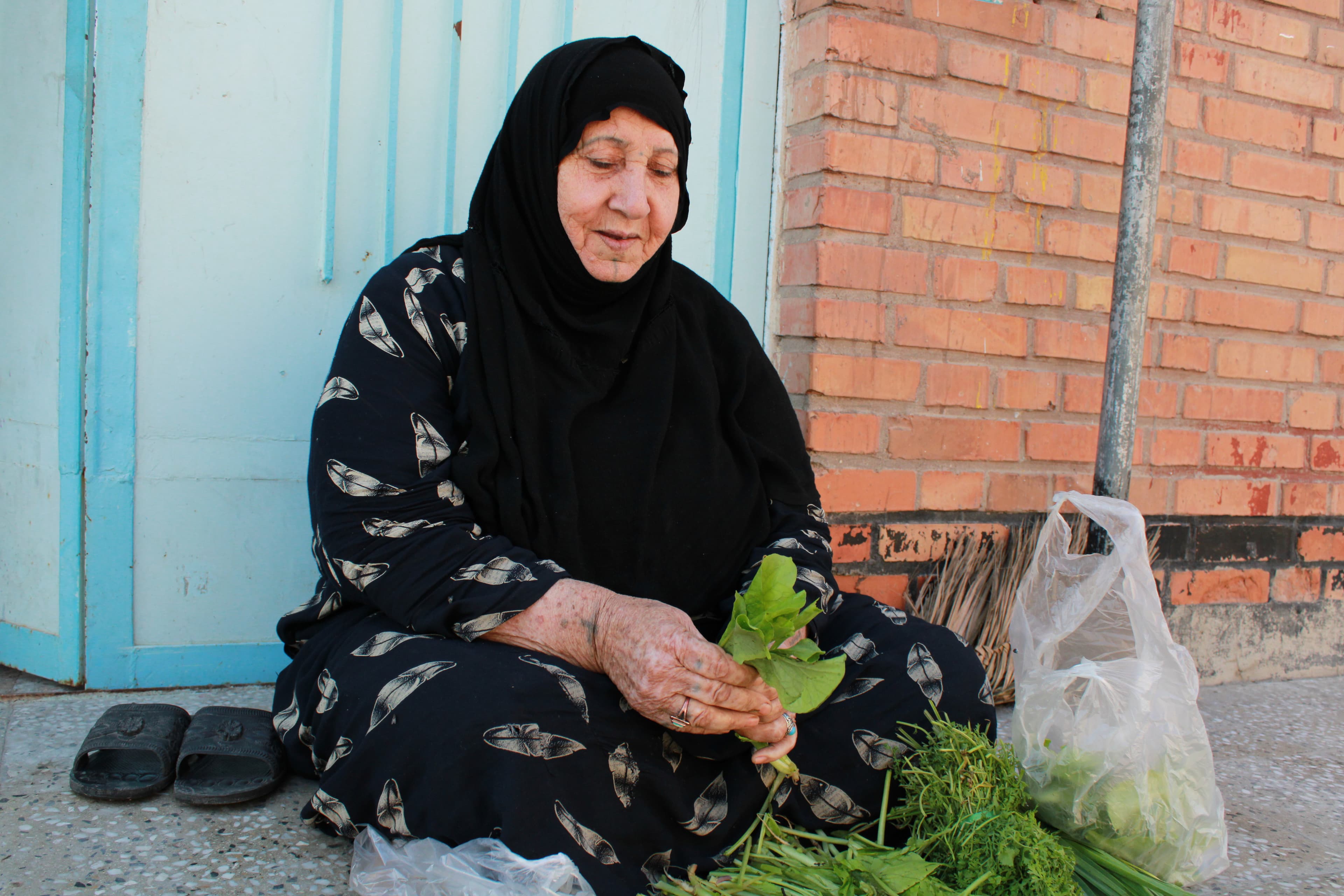 تا وقتی دستم به عطر دلمه برسد 